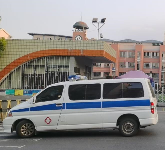 延平救护车出租护送骨折病人一公里多少钱